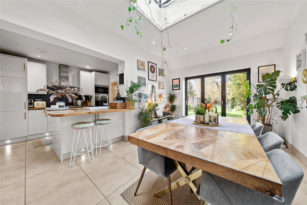 Property photo 2 of 23 Picture No. 11