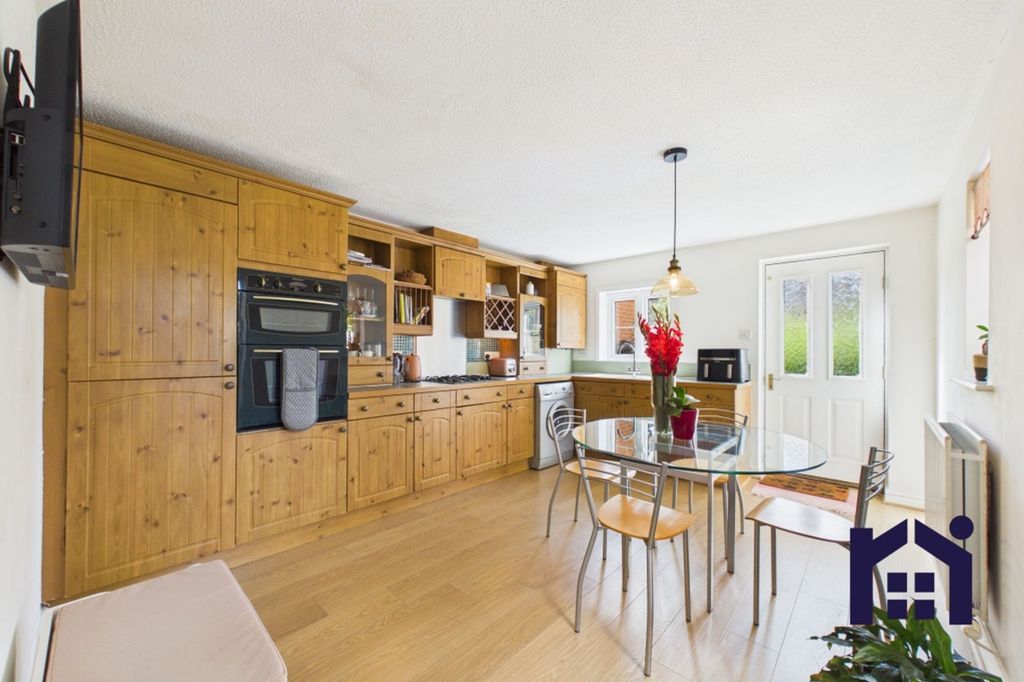 Property photo 3 of 24 Dining Kitchen