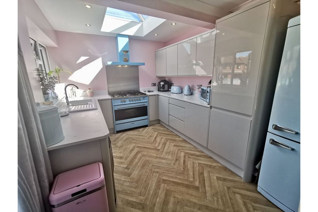 Property photo 3 of 17 Kitchen/Diner