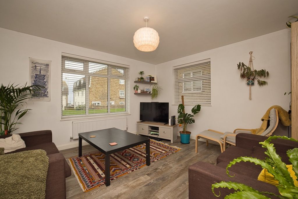 Property photo 2 of 8 Picture 2