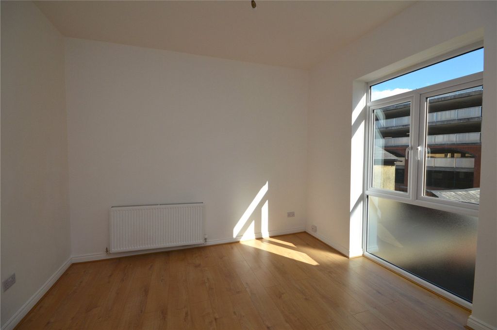 Property photo 3 of 6 Picture No. 06