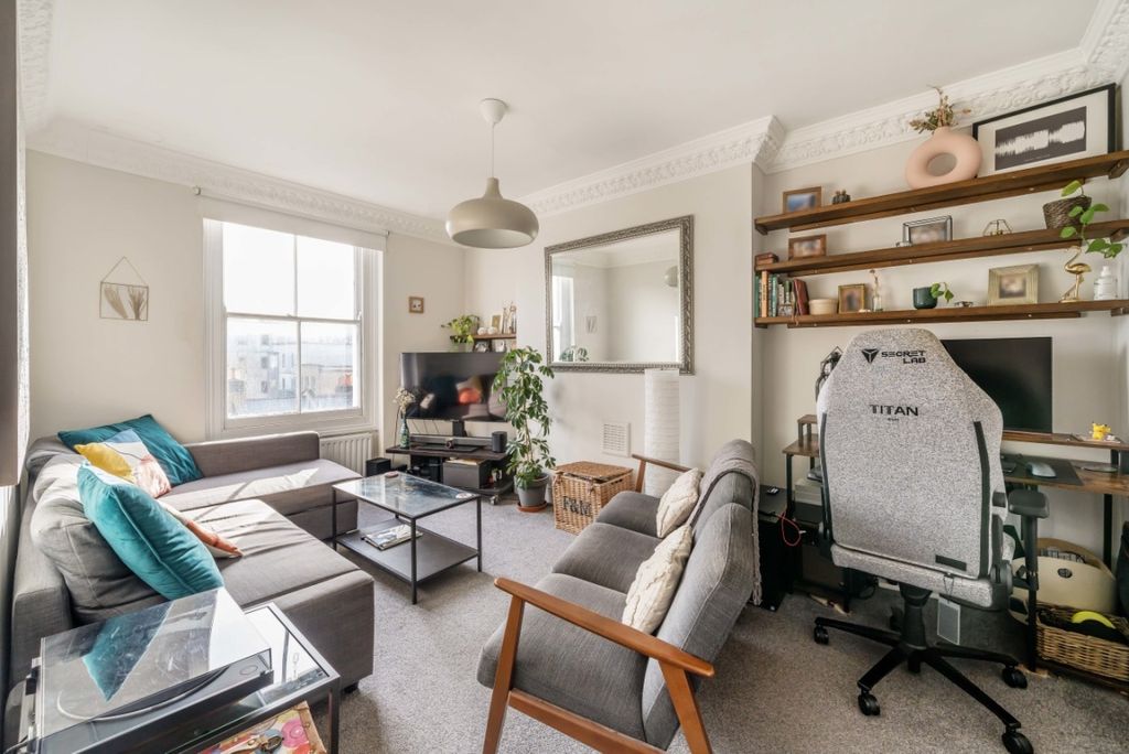 Property photo 2 of 7 959931 (1)