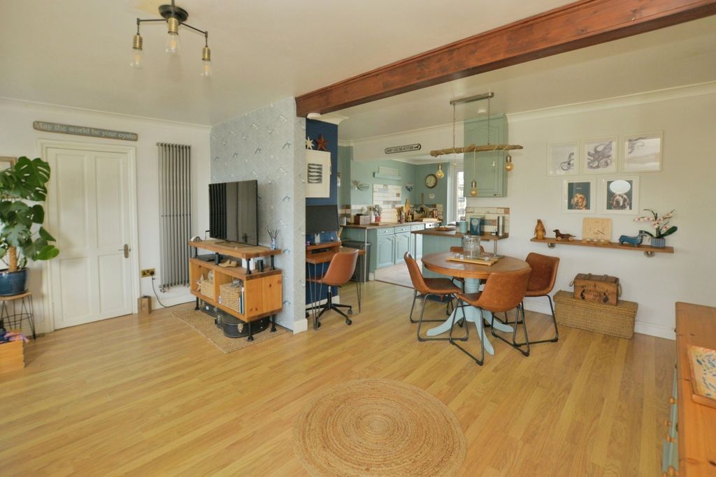 Property photo 3 of 17 Photo