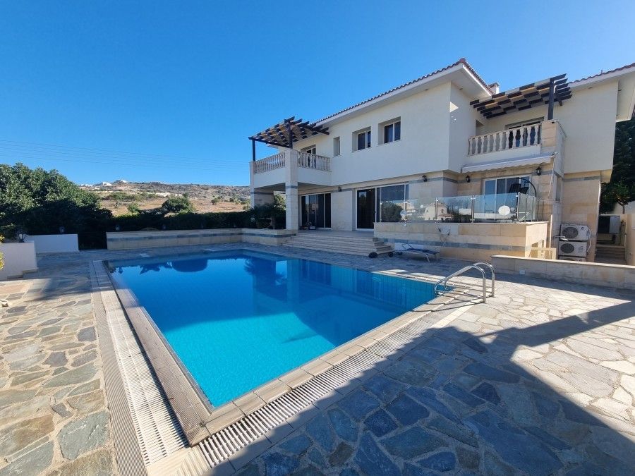 Property photo 1 of 50