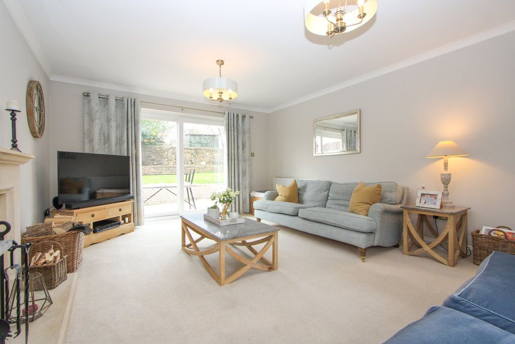 Property photo 3 of 31