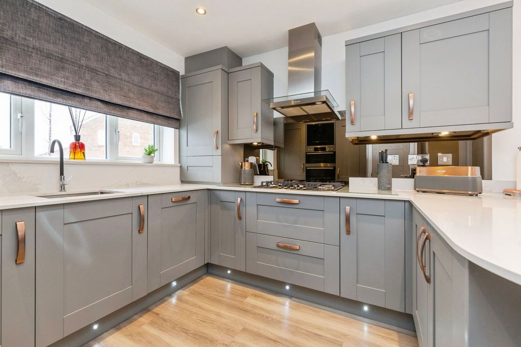 Property photo 2 of 26