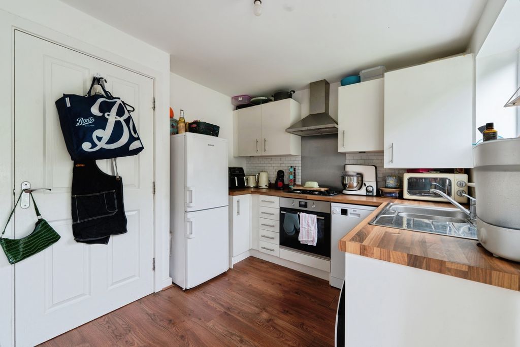 Property photo 3 of 17 Kitchen Diner