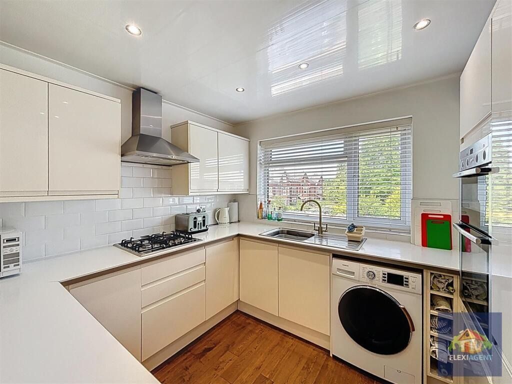 Property photo 3 of 19 4305414