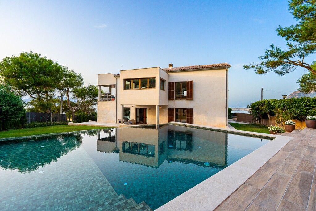 Property photo 3 of 20 Swimming Pool (2)