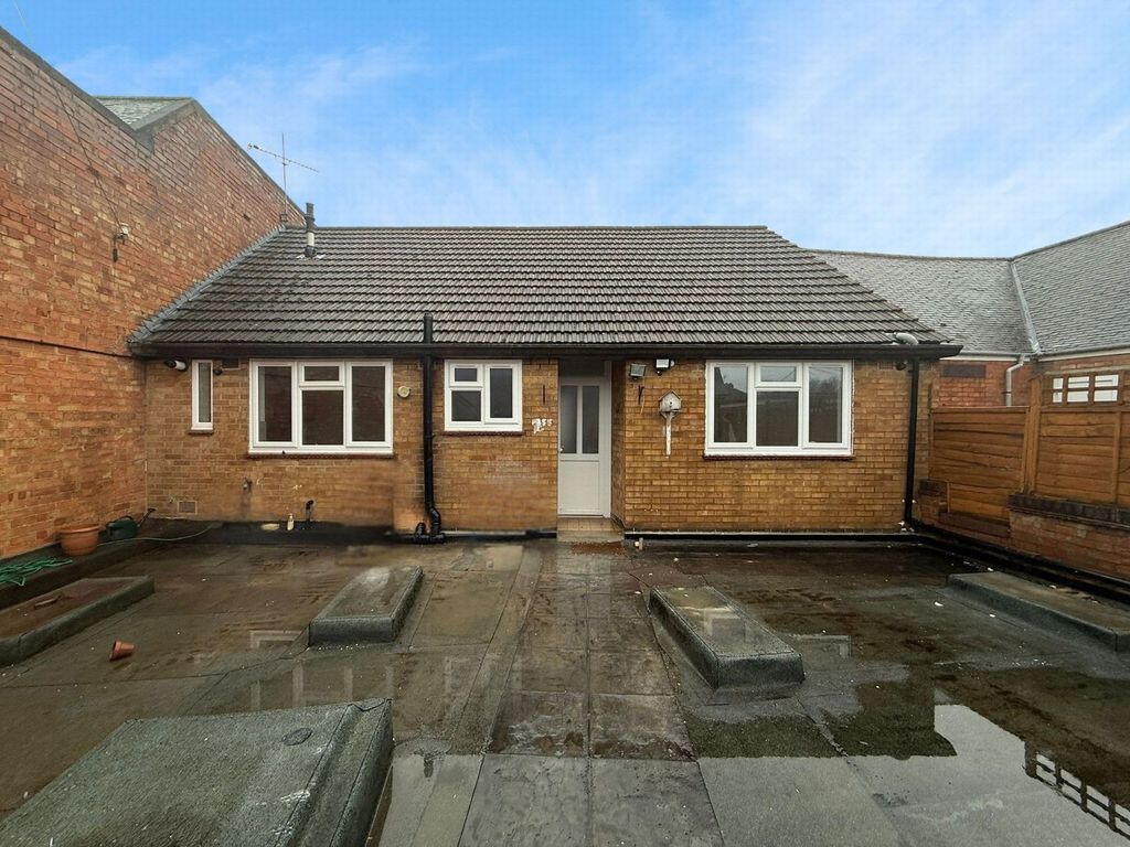 Property photo 1 of 6 Front