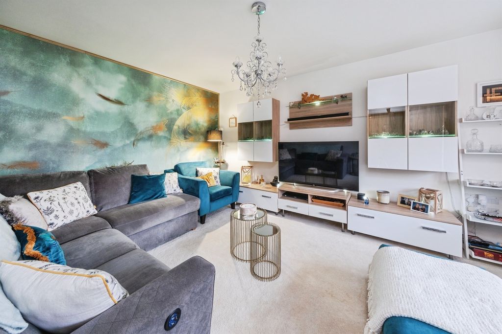 Property photo 3 of 18