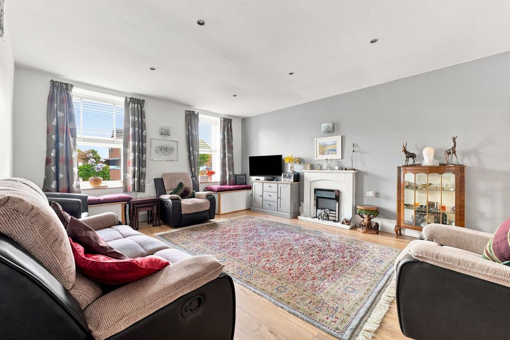 Property photo 2 of 43