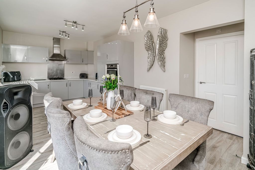 Property photo 3 of 35