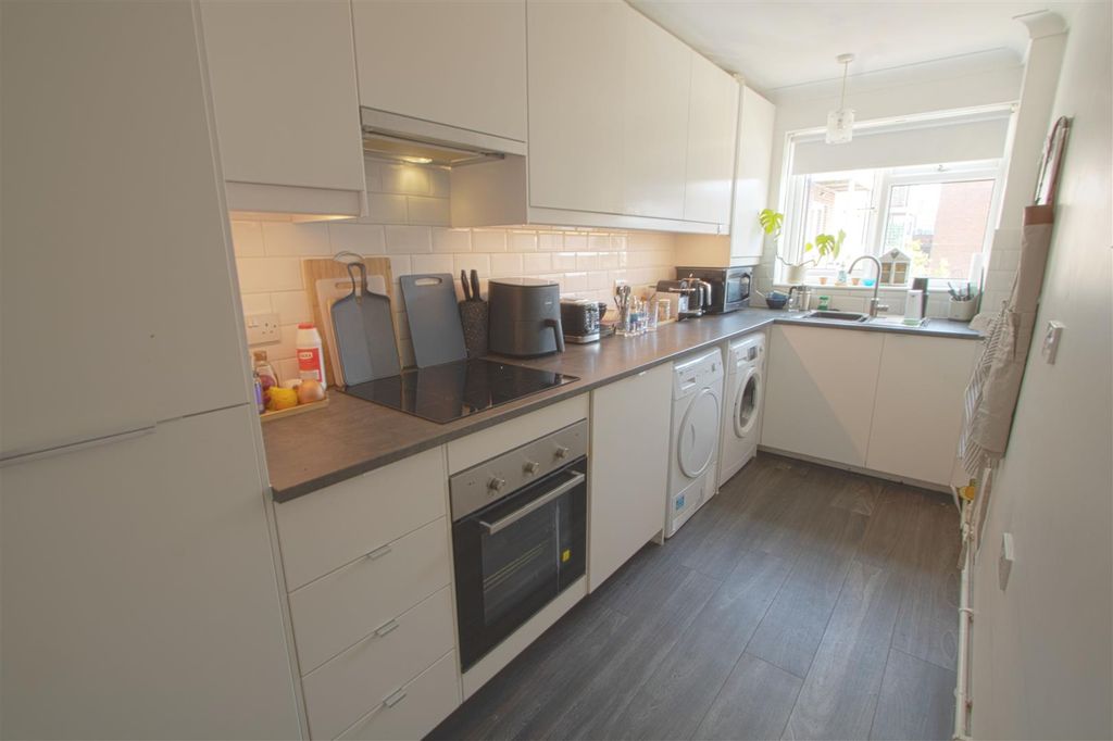 Property photo 2 of 10 Kitchen.Jpg