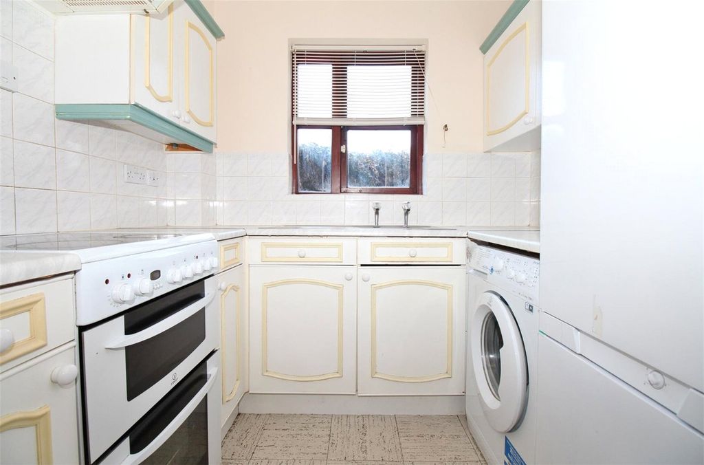 Property photo 3 of 7 Kitchen