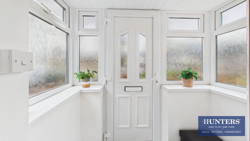 Property photo 2 of 19 Entry