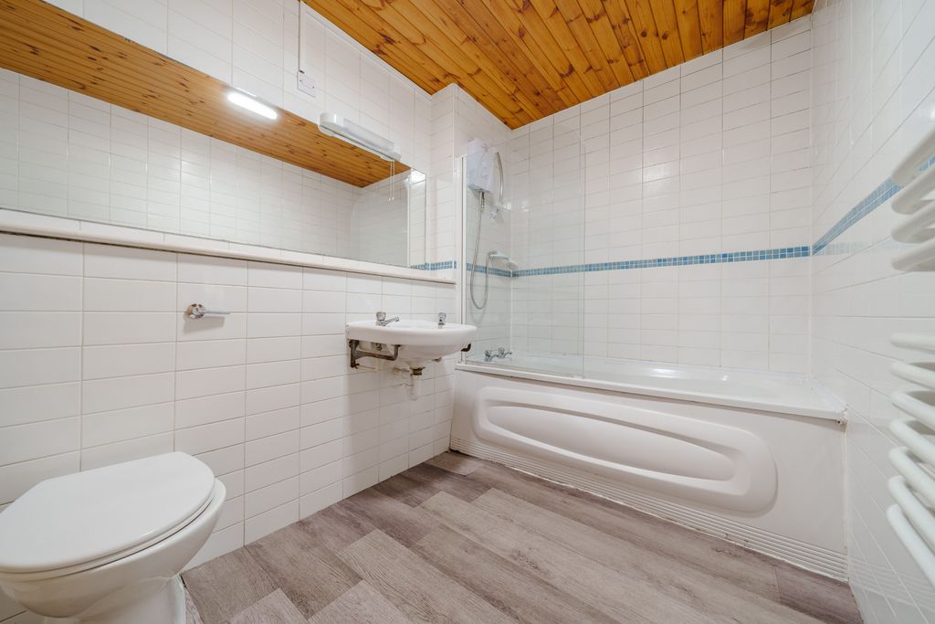 Property photo 2 of 8 Photo 1