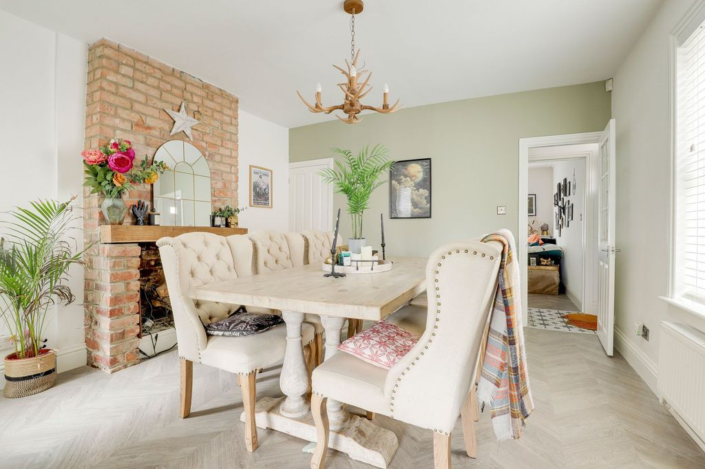 Property photo 3 of 22