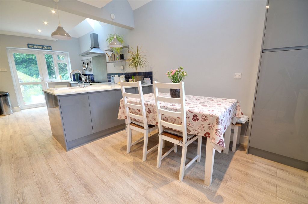 Property photo 2 of 27 Kitchen/Diner