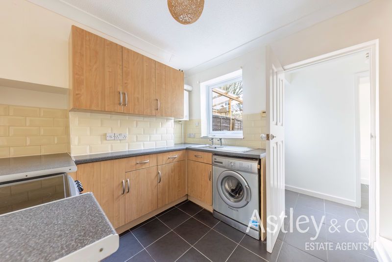 Property photo 3 of 12 Kitchen