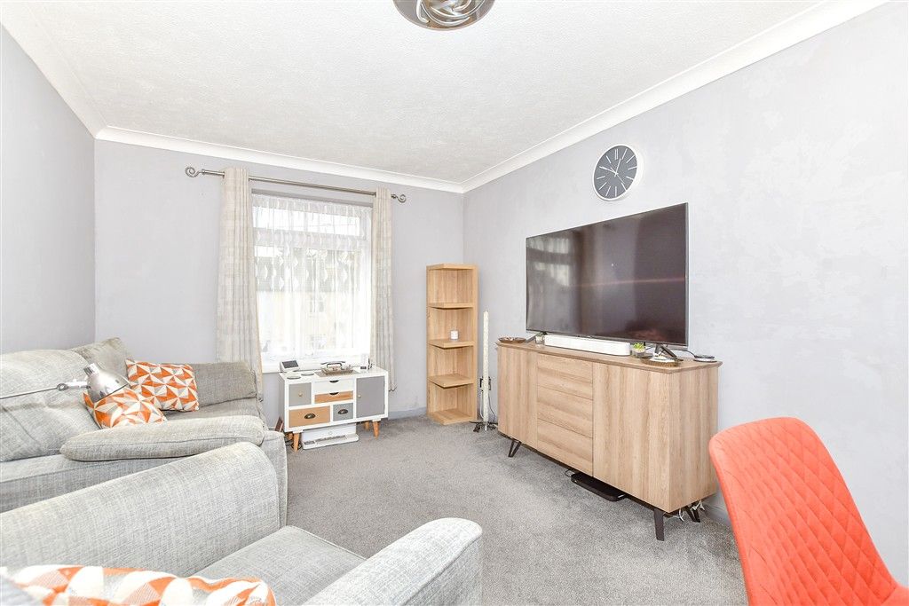 Property photo 1 of 9 Lounge