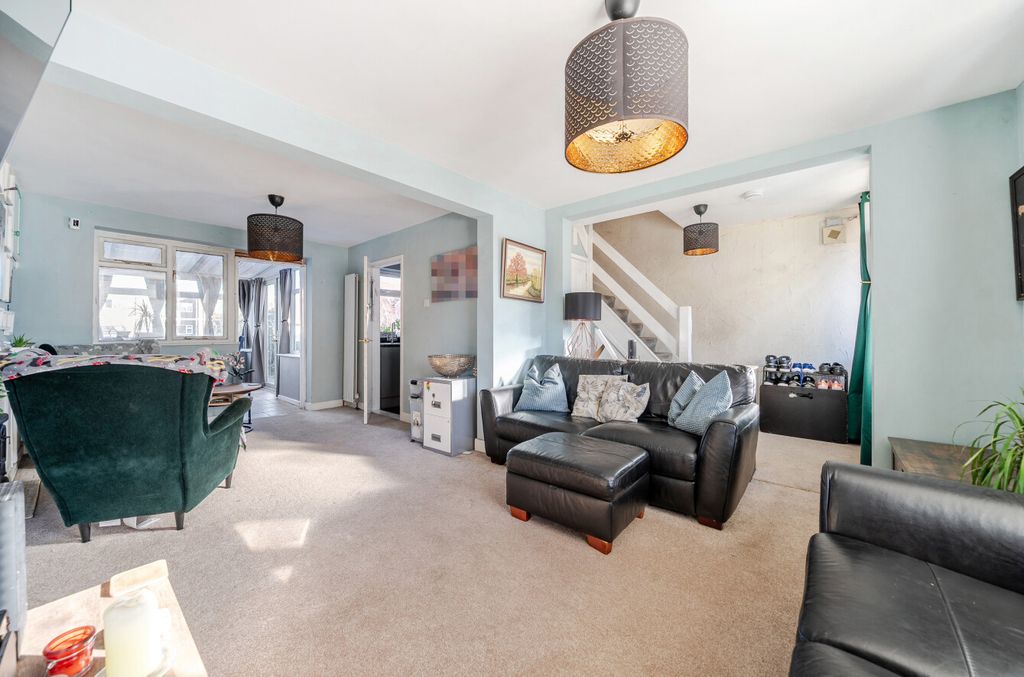 Property photo 2 of 12 1383823-8-69205Aa...