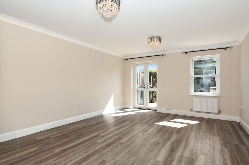 Property photo 3 of 40 Picture No. 37
