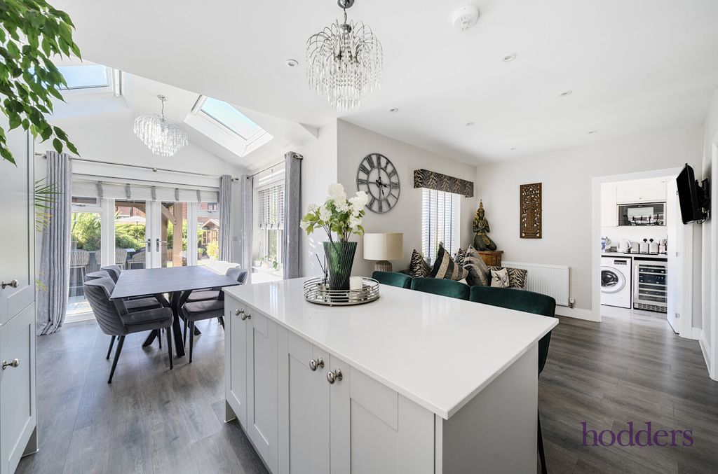 Property photo 2 of 35 15d6c5Ab-d00B-41F...