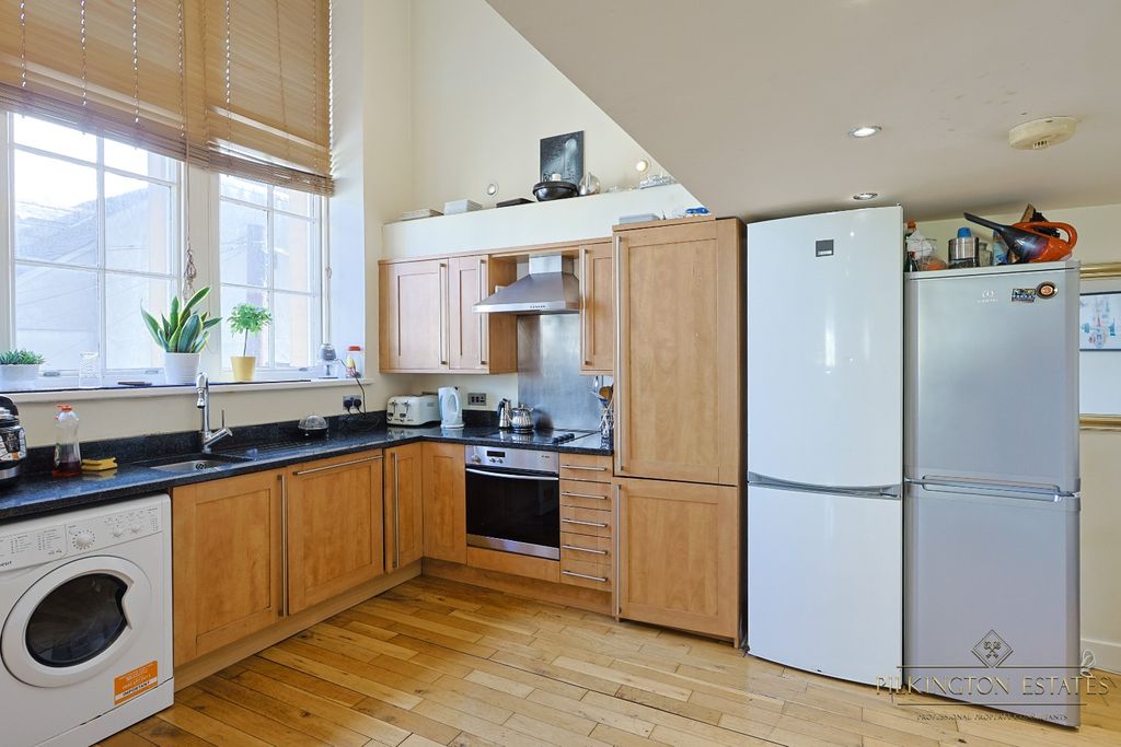 Property photo 3 of 13 4580985