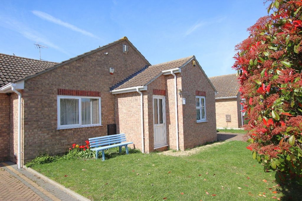 Property photo 1 of 14 Felixstowe Close, Clacton On Sea