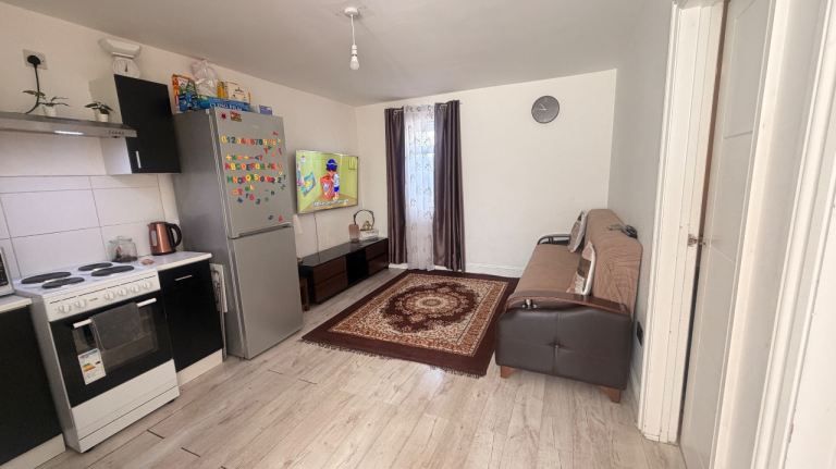 Property photo 1 of 8 2 Bed House To Rent