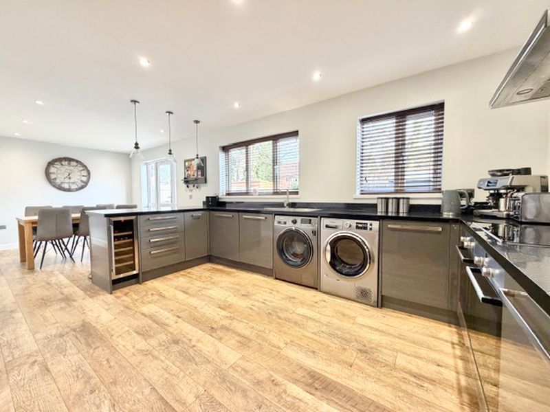 Property photo 2 of 27 Kitchen Breakfast Diner