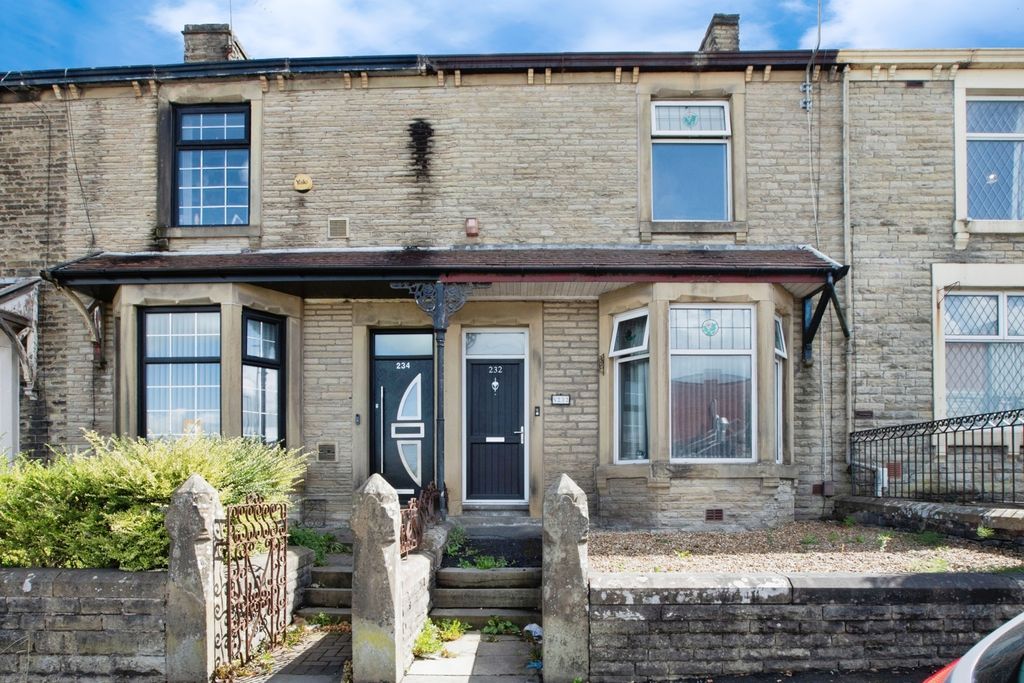 Property photo 1 of 17 Front