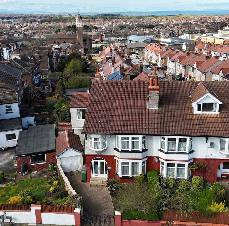 Property photo 2 of 39