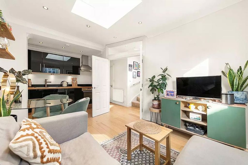 Property photo 1 of 8
