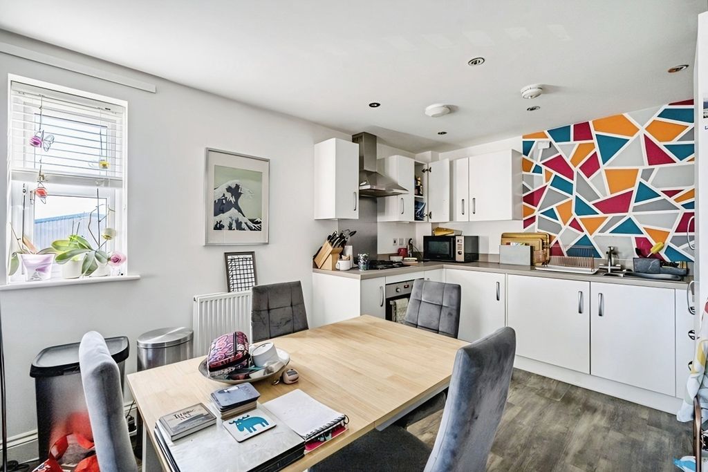 Additional image 4 of 2 bed flat for saleLime Tree House, Carter Court, Hook RG27