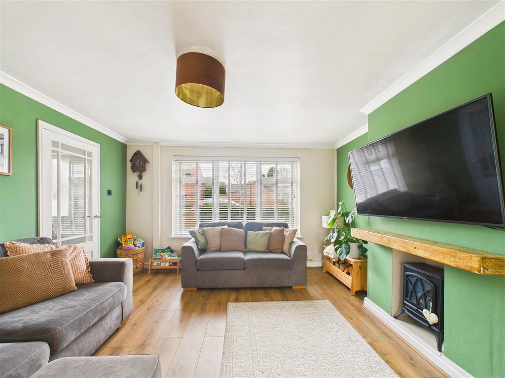 Property photo 3 of 13 Cam03303G0-Pr0271-Still007.Jpg