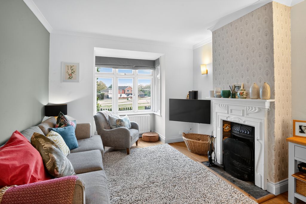 Property photo 2 of 28 Sitting Room