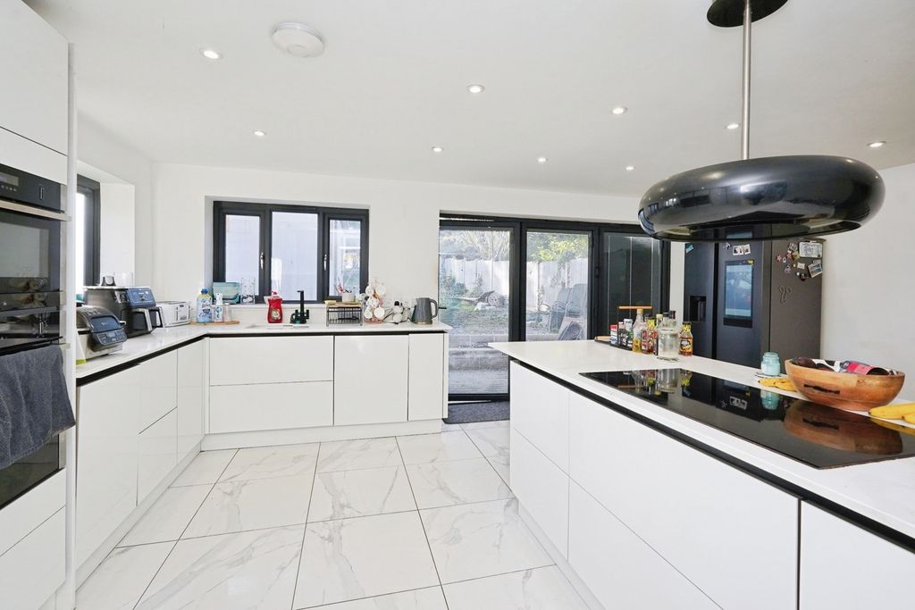 Property photo 2 of 20 Pbox-Img.Jpg