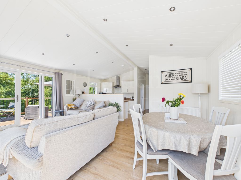 Property photo 2 of 32