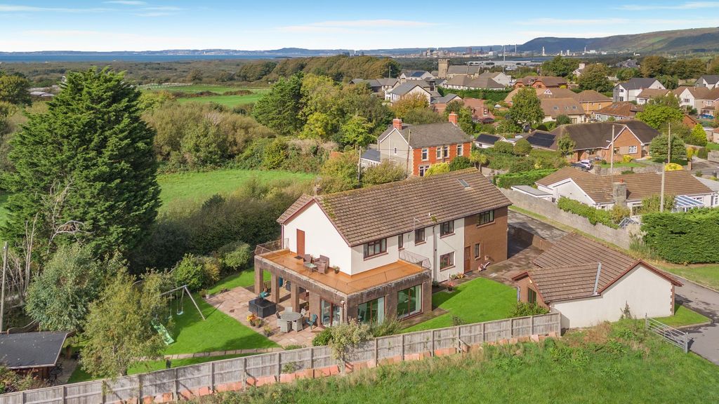 Property photo 1 of 32