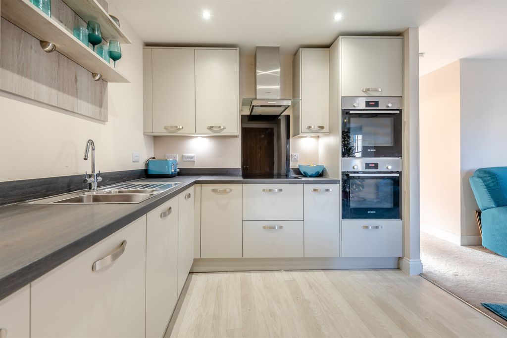 Property photo 2 of 22