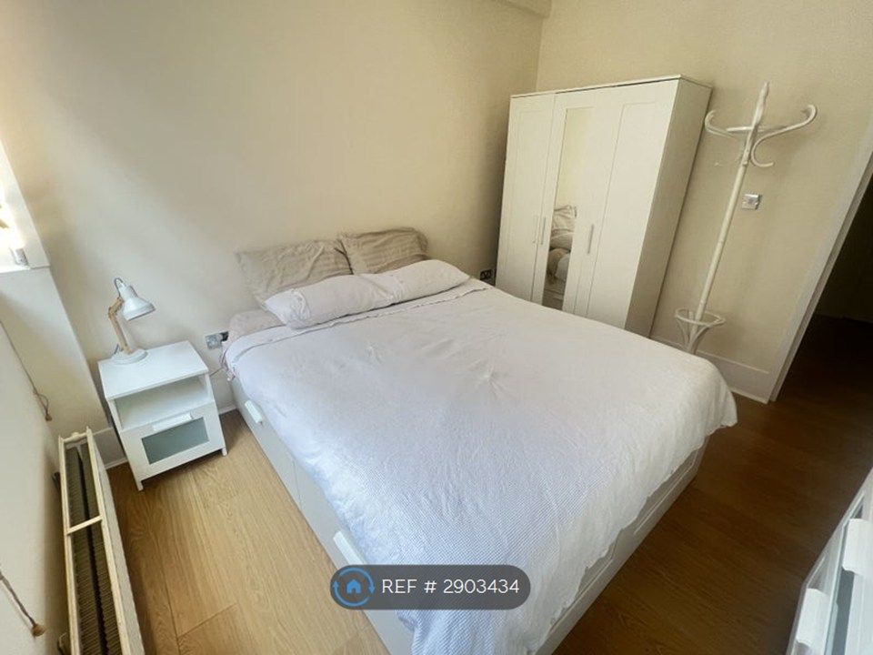 Property photo 3 of 7 Your Room - All Furnished