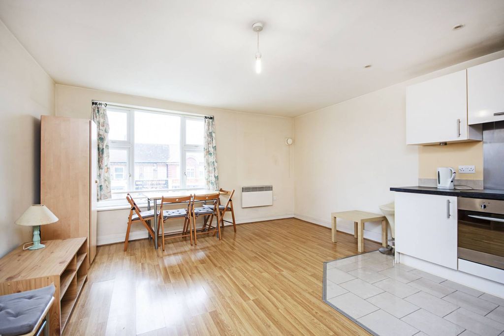 Property photo 2 of 6