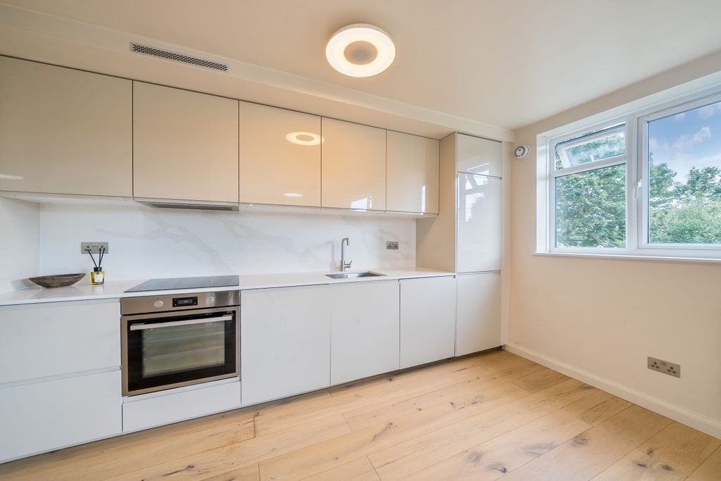 Property photo 1 of 18 1333129-12-688A6A...