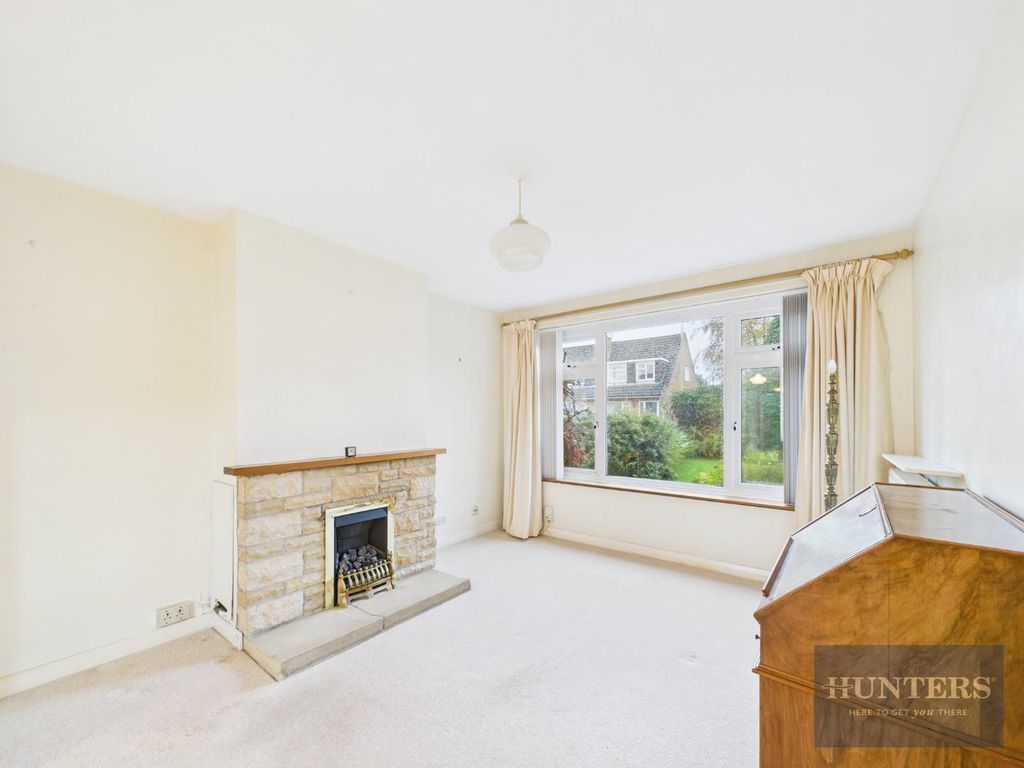 Property photo 2 of 18 Living Room