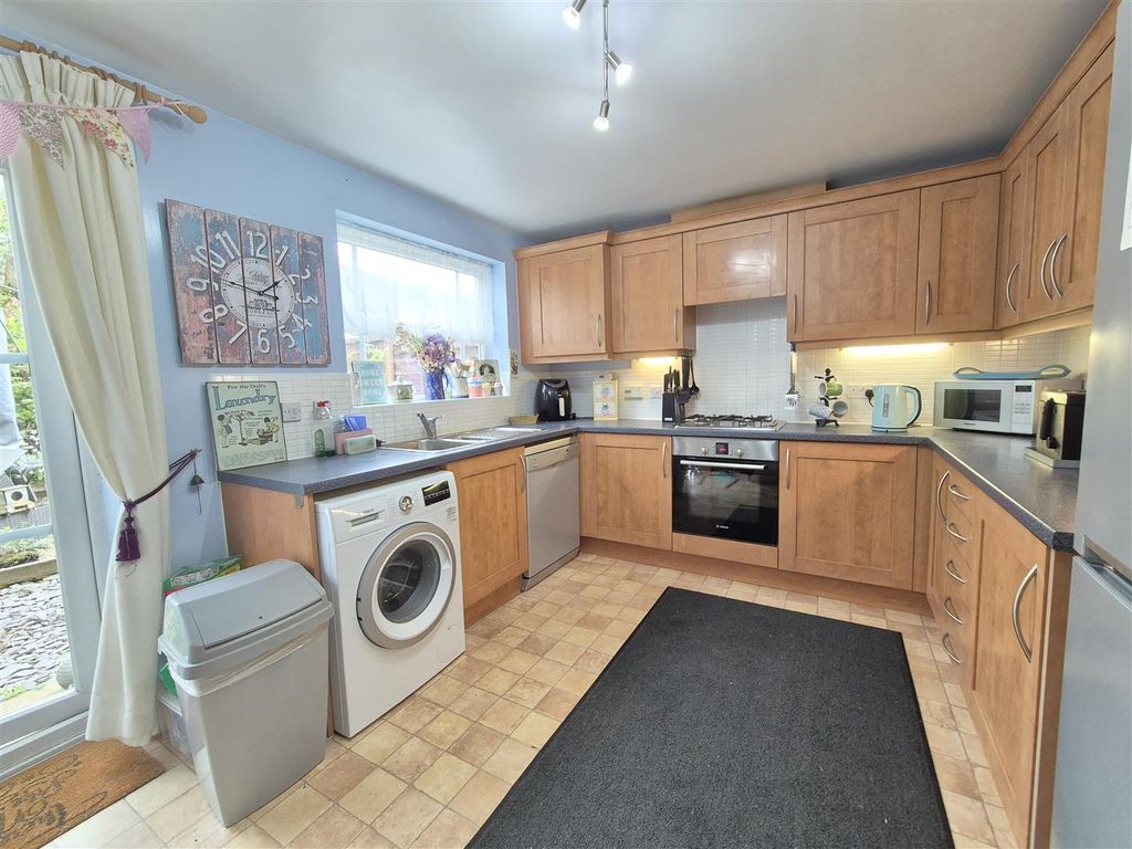 Property photo 2 of 11 Kitchen/Diner