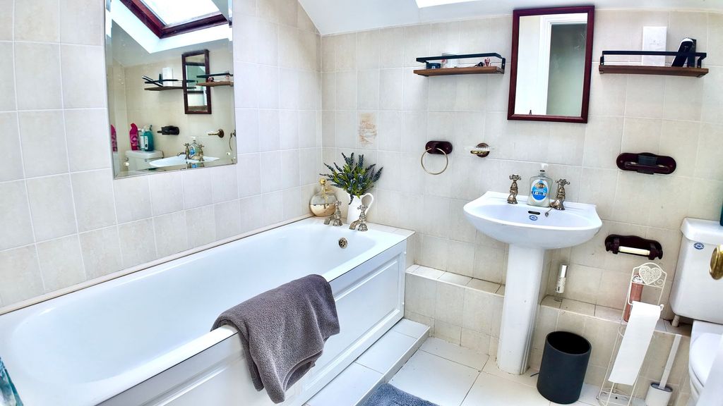 Additional image 4 of 5 bed detached house for saleDarren Ddu Road, Ynysybwl CF37