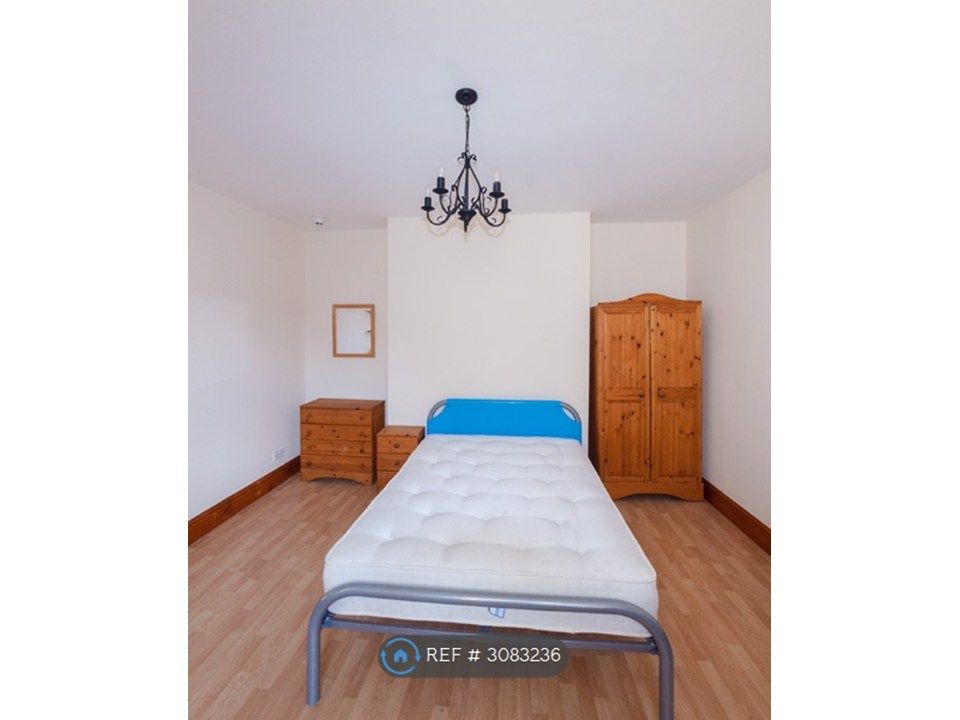 Property photo 2 of 27