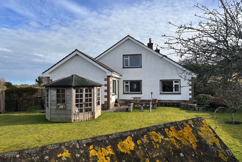 Property photo 2 of 25